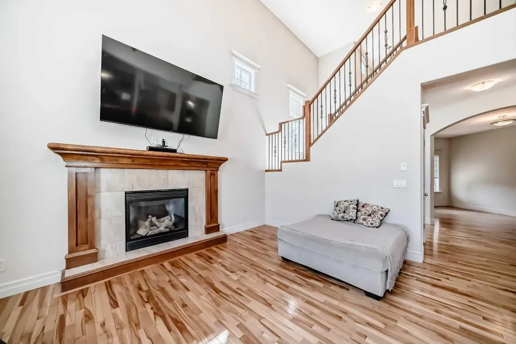 832 Coopers Square SW Airdrie AB t4b 0g5