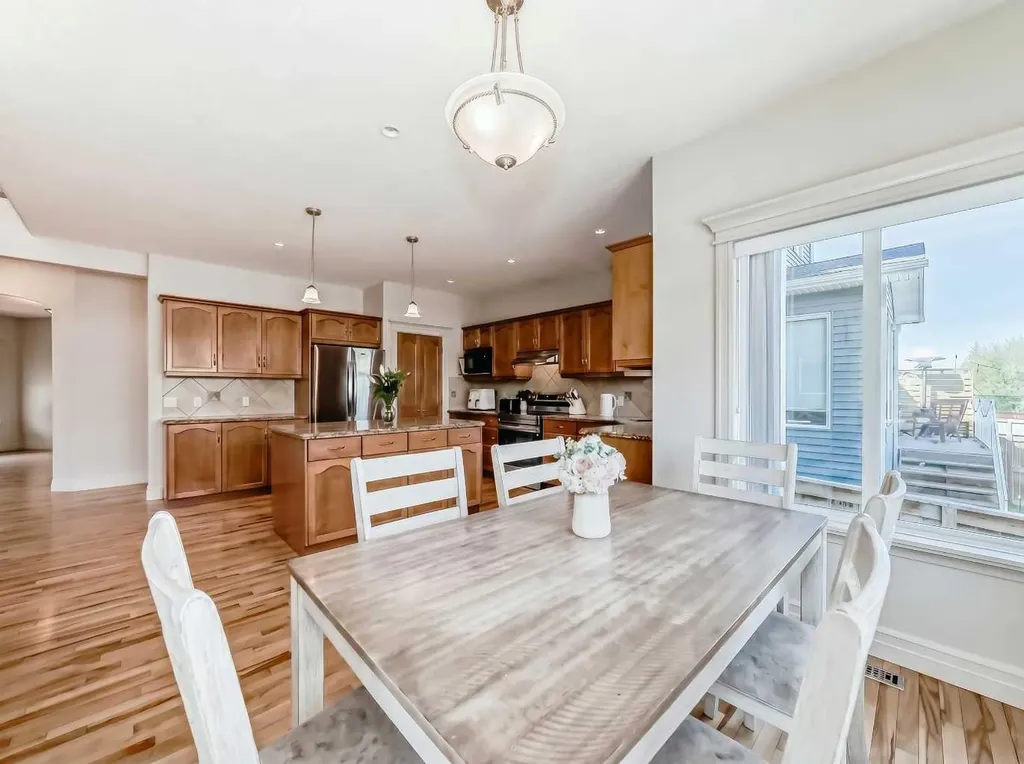 832 Coopers Square SW Airdrie AB t4b 0g5