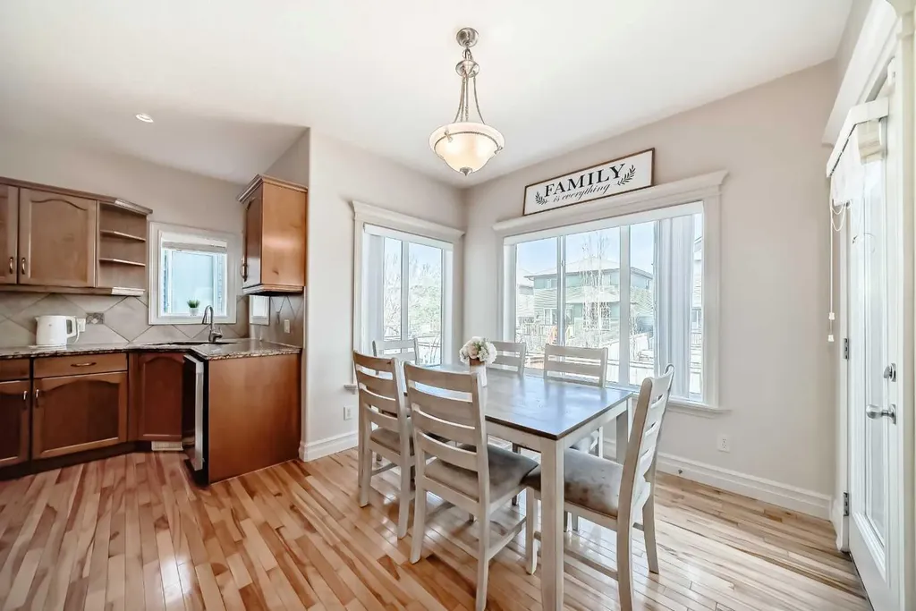832 Coopers Square SW Airdrie AB t4b 0g5