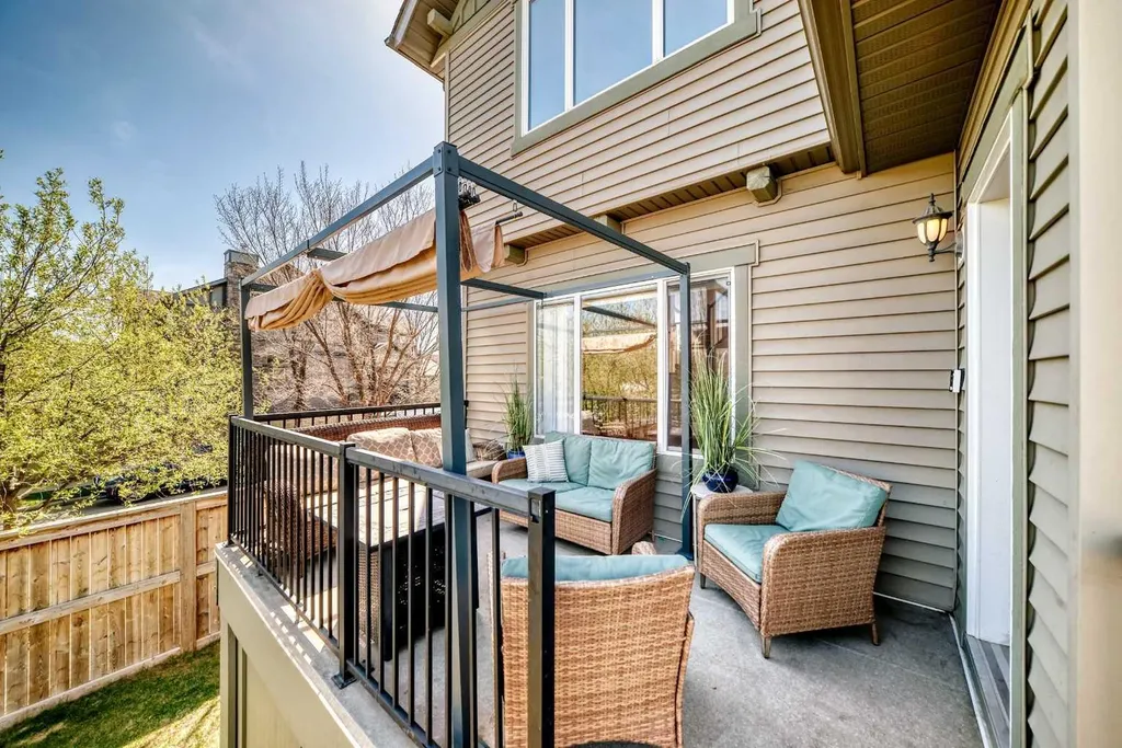 832 Coopers Square SW Airdrie AB t4b 0g5