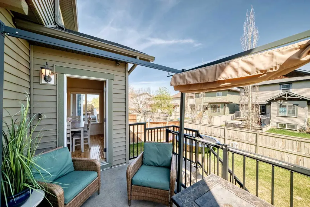 832 Coopers Square SW Airdrie AB t4b 0g5