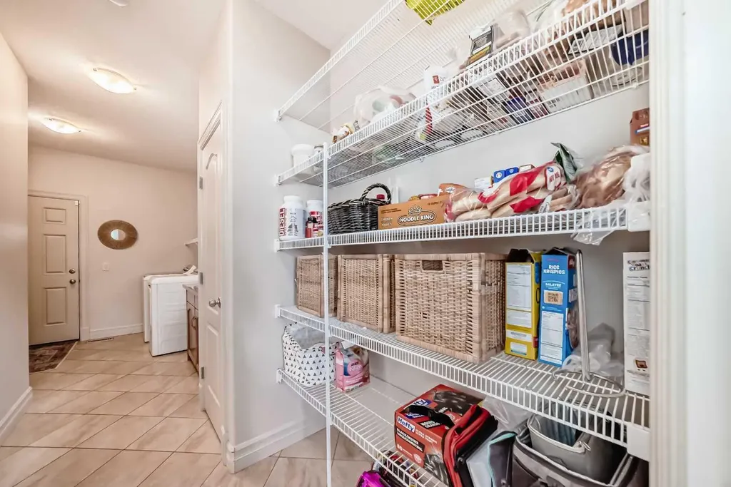 832 Coopers Square SW Airdrie AB t4b 0g5