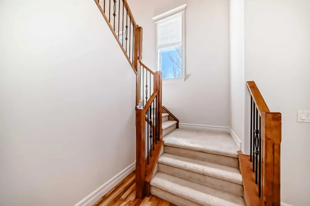 832 Coopers Square SW Airdrie AB t4b 0g5