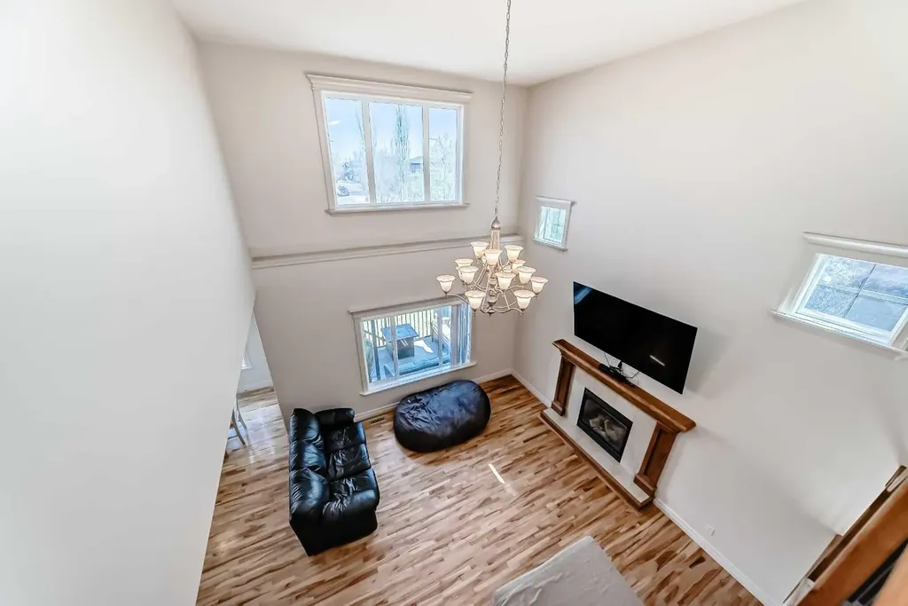 832 Coopers Square SW Airdrie AB t4b 0g5