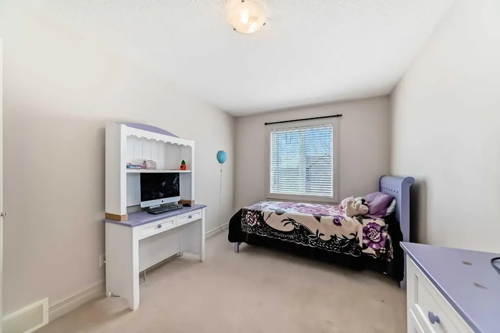 832 Coopers Square SW Airdrie AB t4b 0g5