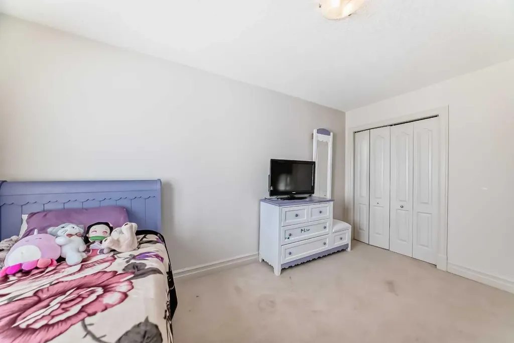 832 Coopers Square SW Airdrie AB t4b 0g5