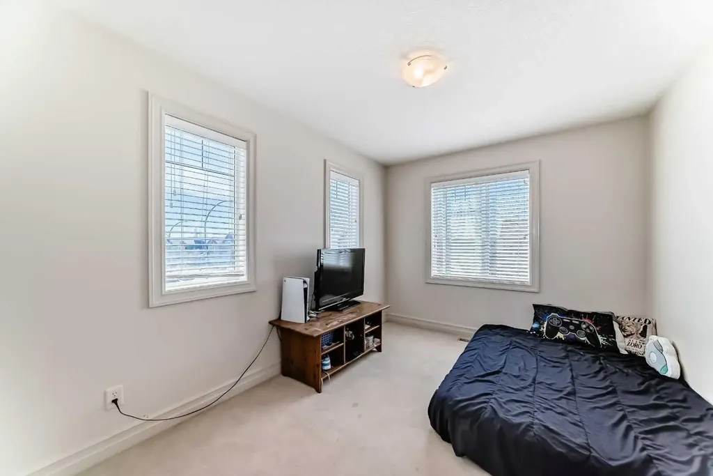 832 Coopers Square SW Airdrie AB t4b 0g5