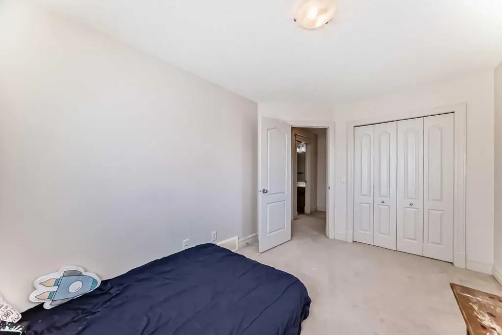 832 Coopers Square SW Airdrie AB t4b 0g5