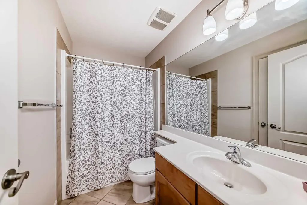 832 Coopers Square SW Airdrie AB t4b 0g5