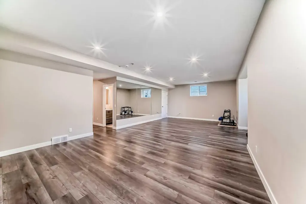 832 Coopers Square SW Airdrie AB t4b 0g5