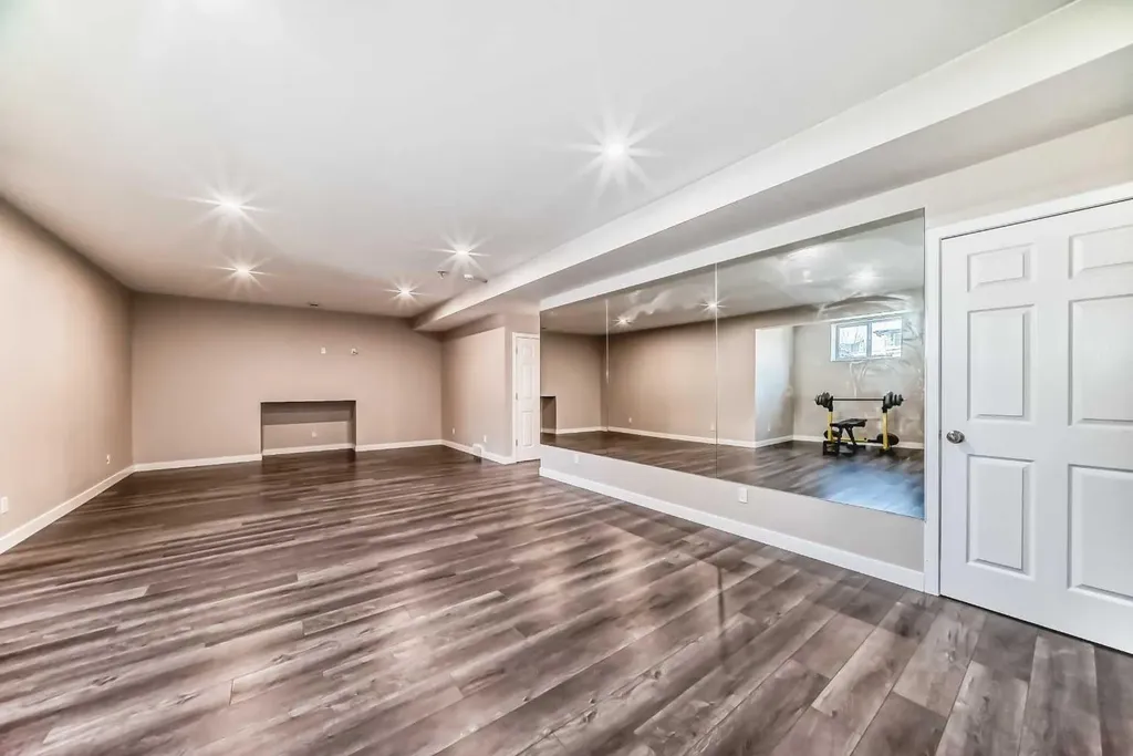 832 Coopers Square SW Airdrie AB t4b 0g5