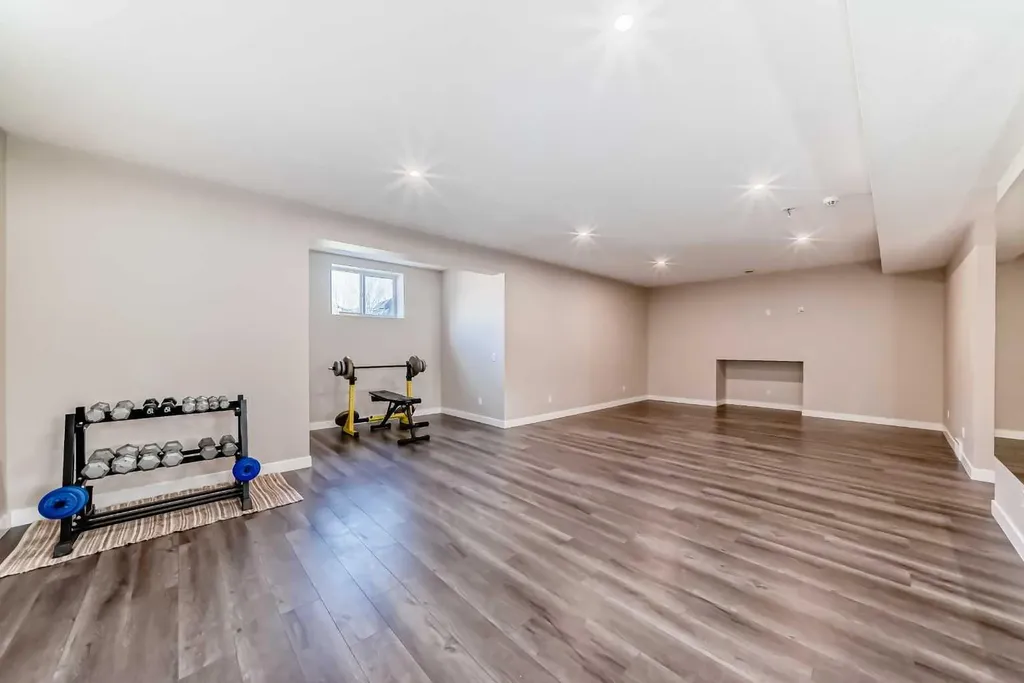 832 Coopers Square SW Airdrie AB t4b 0g5