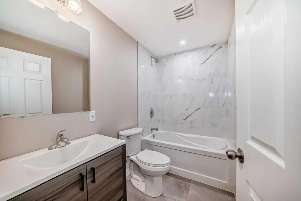 832 Coopers Square SW Airdrie AB t4b 0g5