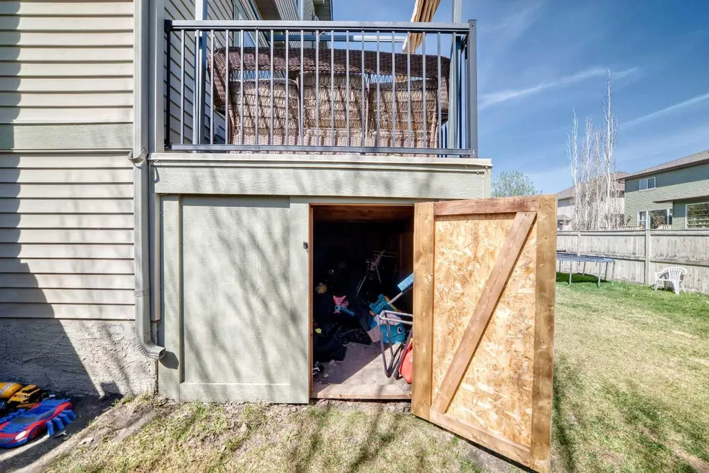 832 Coopers Square SW Airdrie AB t4b 0g5