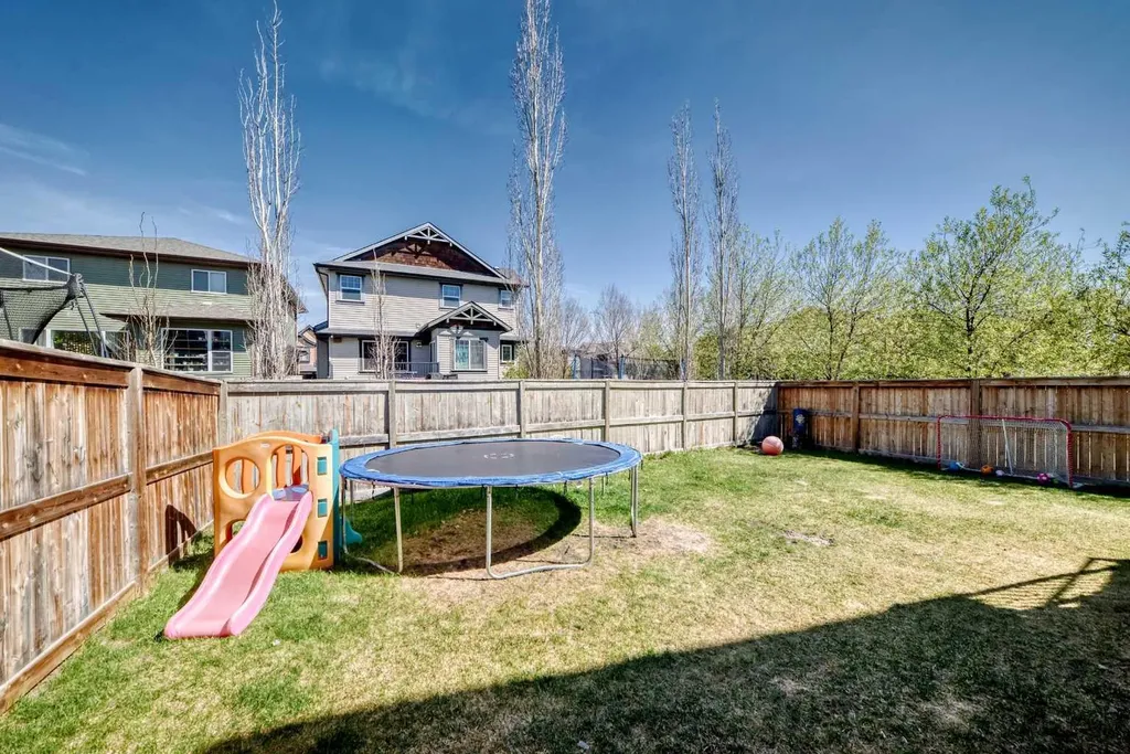 832 Coopers Square SW Airdrie AB t4b 0g5
