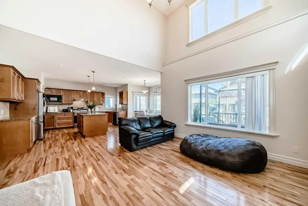 832 Coopers Square SW Airdrie AB t4b 0g5