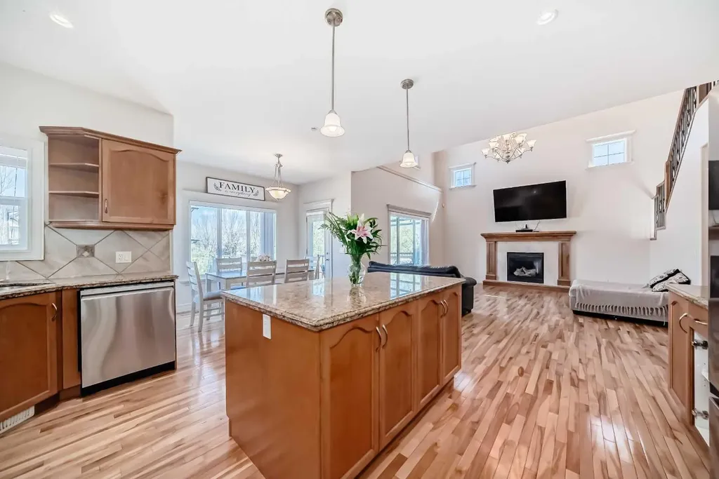 832 Coopers Square SW Airdrie AB t4b 0g5