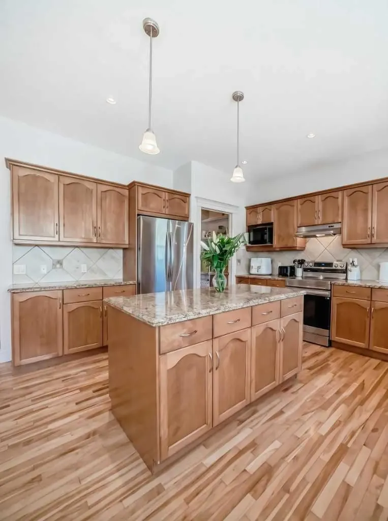 832 Coopers Square SW Airdrie AB t4b 0g5