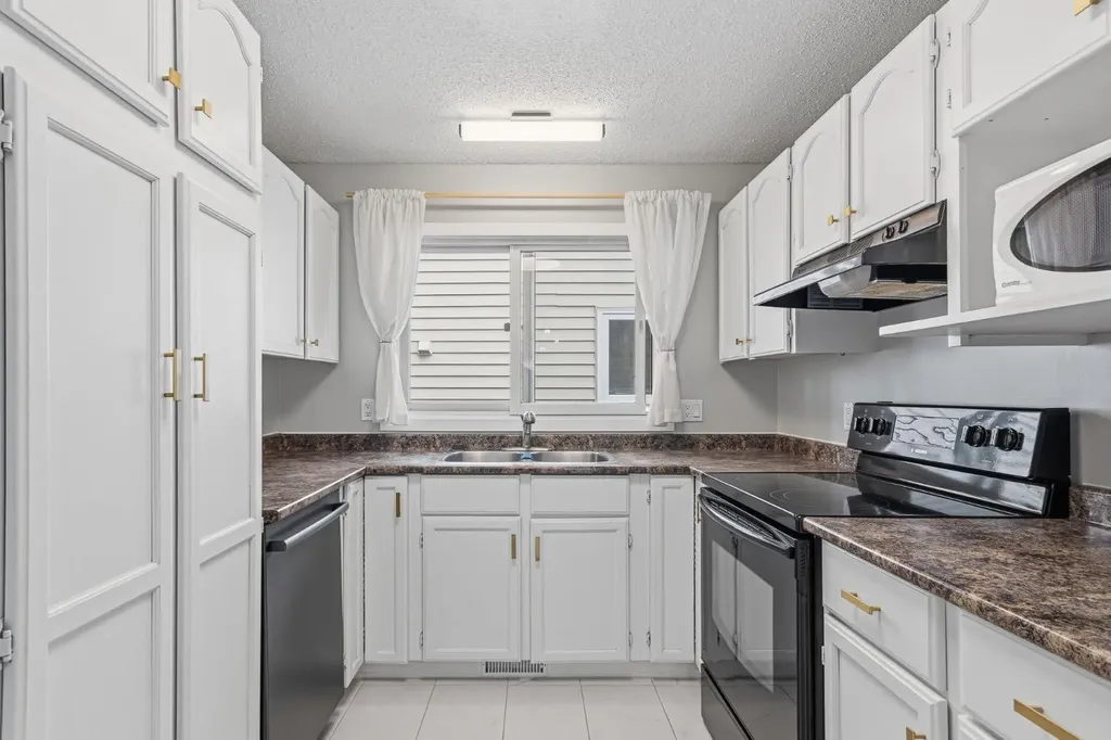 2814 45 Avenue Lloydminster SK S9V 1T1