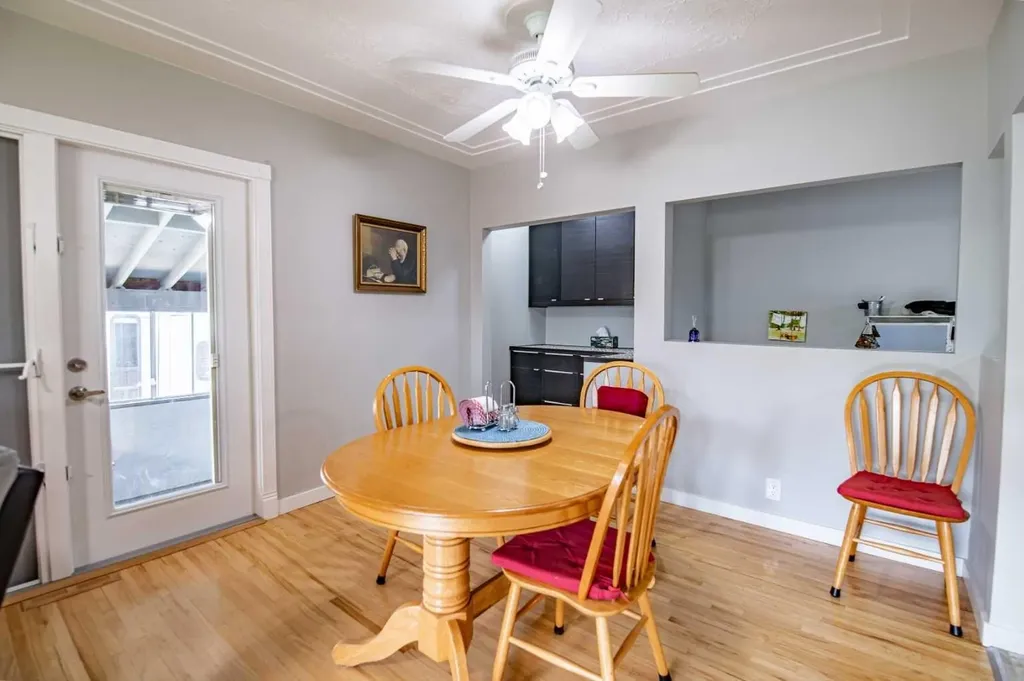 5024 43 Street Innisfail AB T4G 1K2