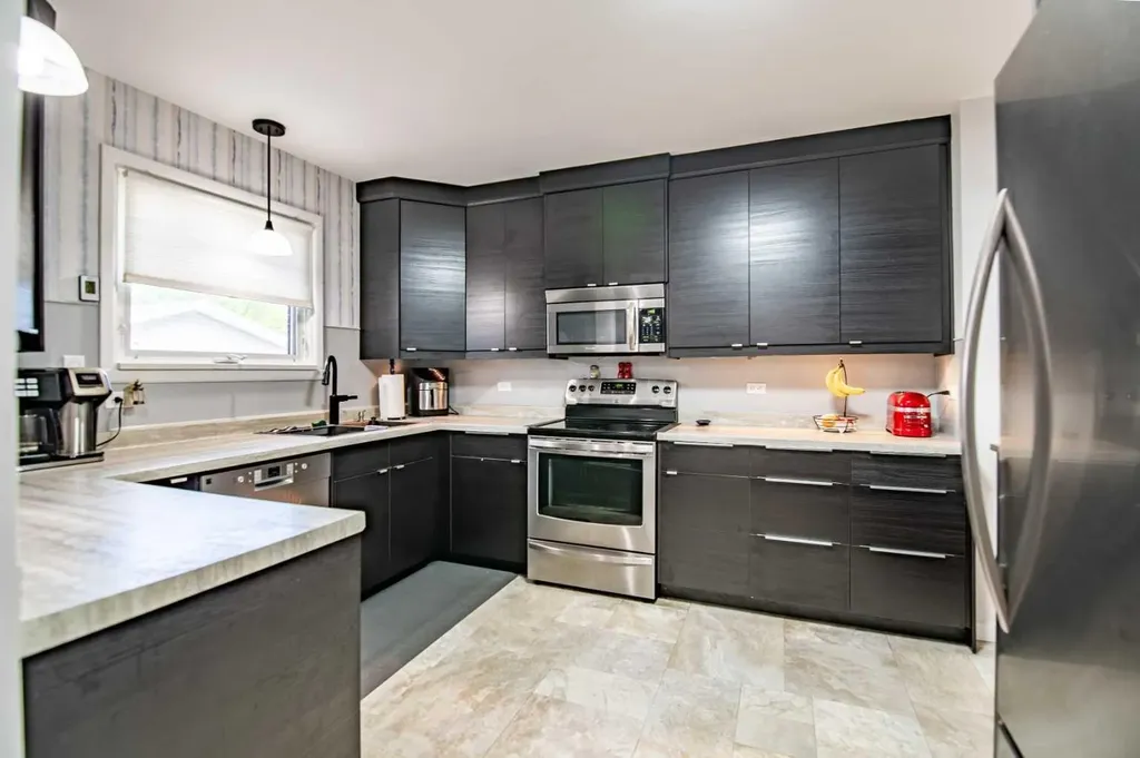 5024 43 Street Innisfail AB T4G 1K2