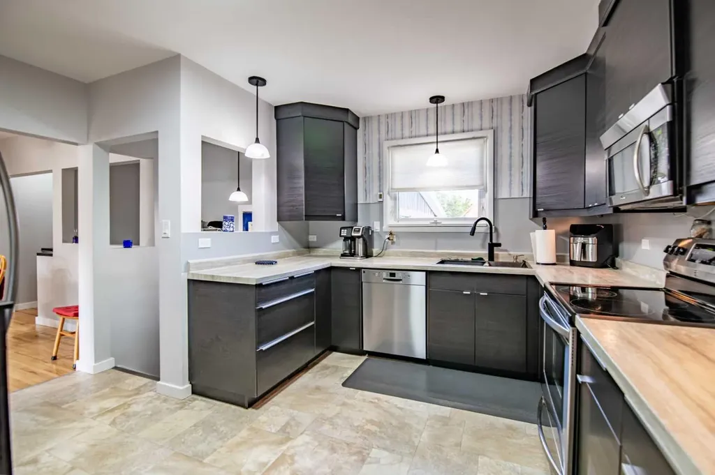 5024 43 Street Innisfail AB T4G 1K2