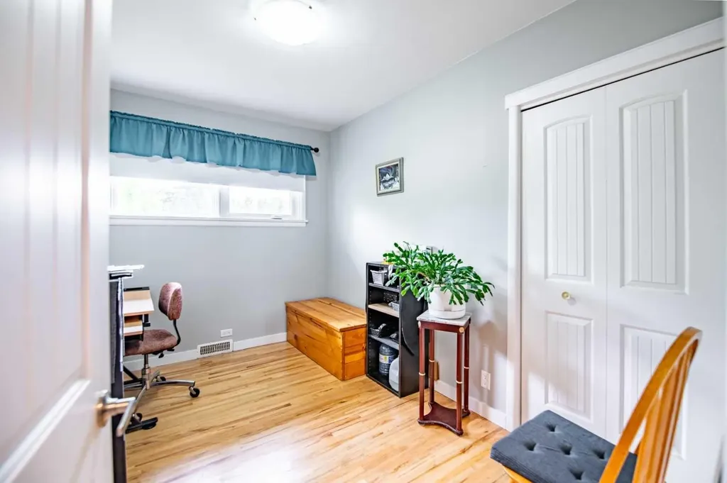 5024 43 Street Innisfail AB T4G 1K2
