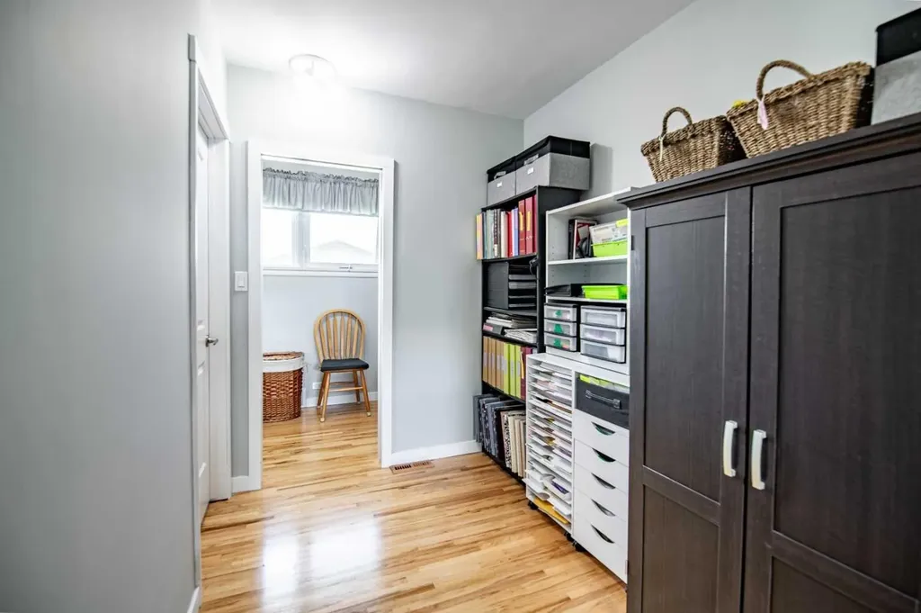 5024 43 Street Innisfail AB T4G 1K2