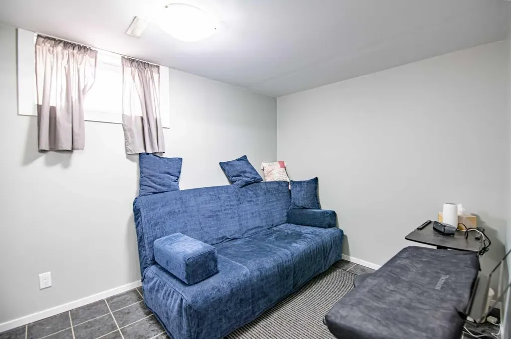 5024 43 Street Innisfail AB T4G 1K2