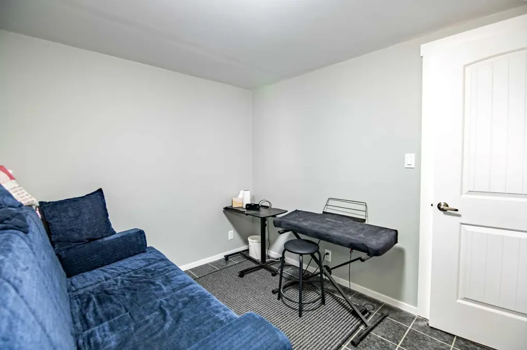 5024 43 Street Innisfail AB T4G 1K2