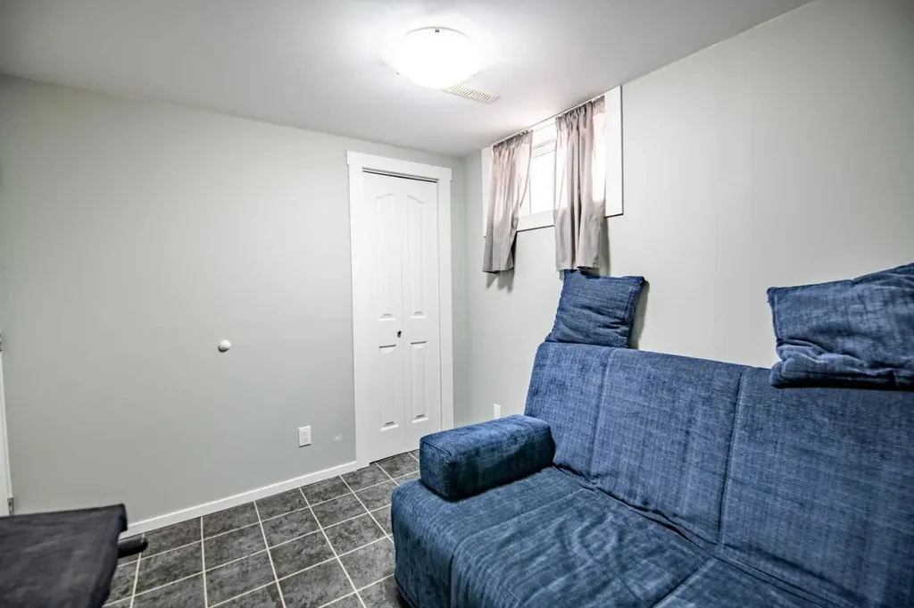 5024 43 Street Innisfail AB T4G 1K2