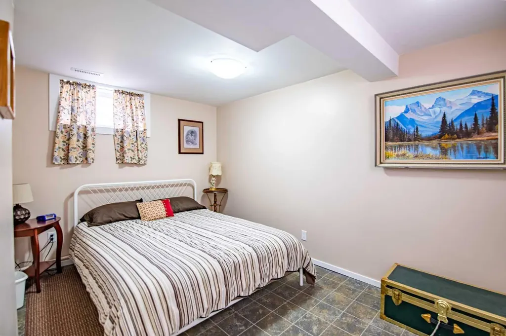 5024 43 Street Innisfail AB T4G 1K2