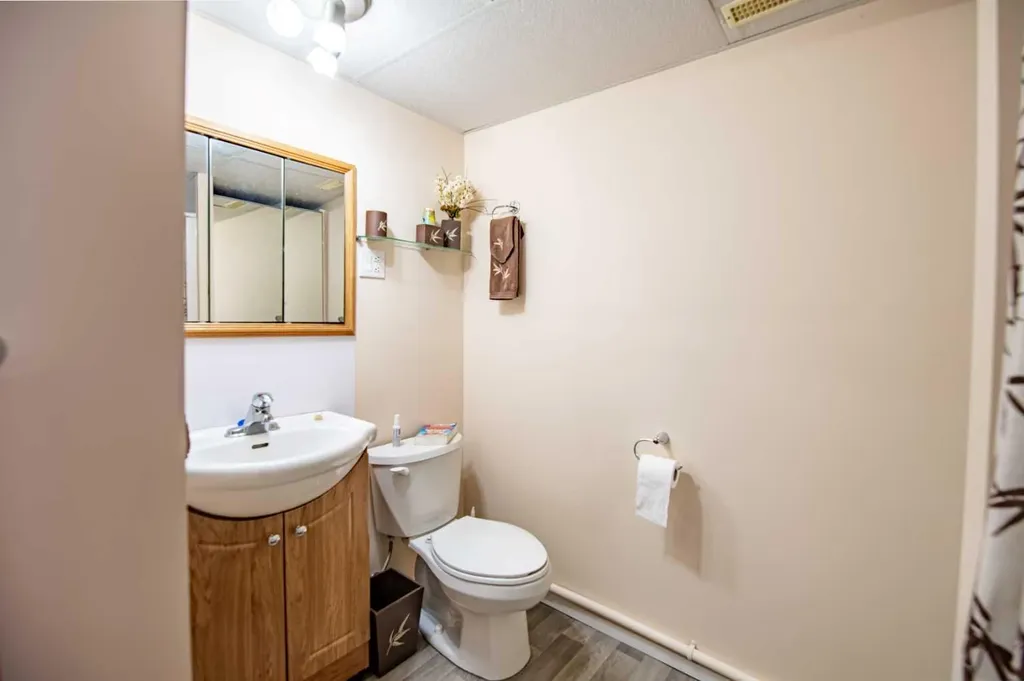 5024 43 Street Innisfail AB T4G 1K2