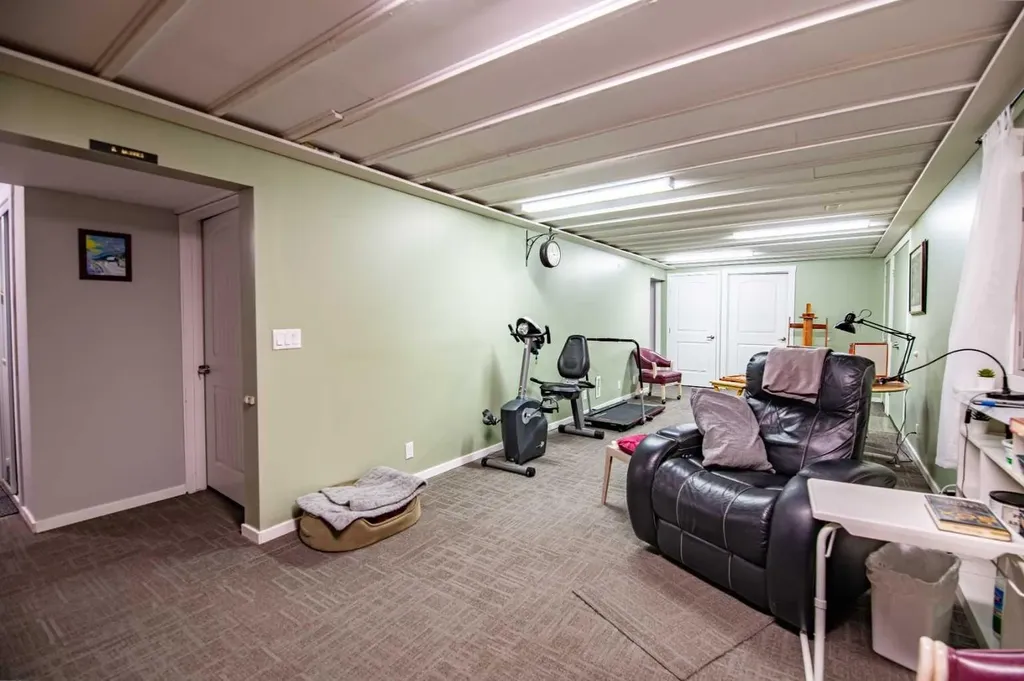5024 43 Street Innisfail AB T4G 1K2