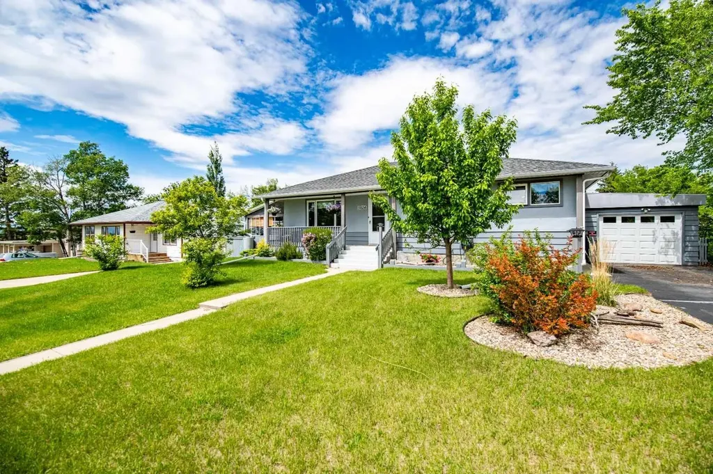5024 43 Street Innisfail AB T4G 1K2