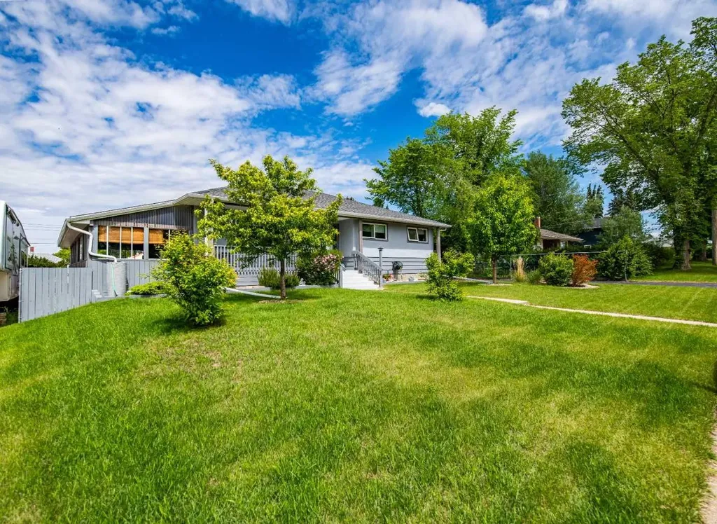 5024 43 Street Innisfail AB T4G 1K2