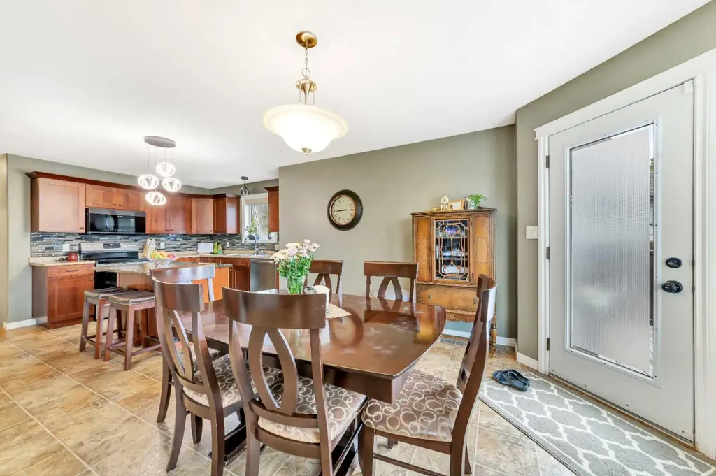 2111 56 Avenue Lloydminster AB T9V 2W2