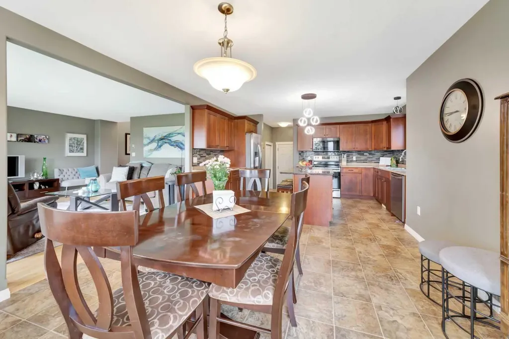 2111 56 Avenue Lloydminster AB T9V 2W2