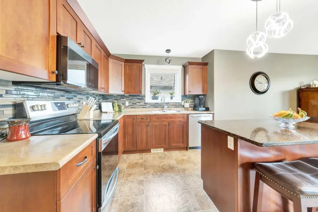 2111 56 Avenue Lloydminster AB T9V 2W2