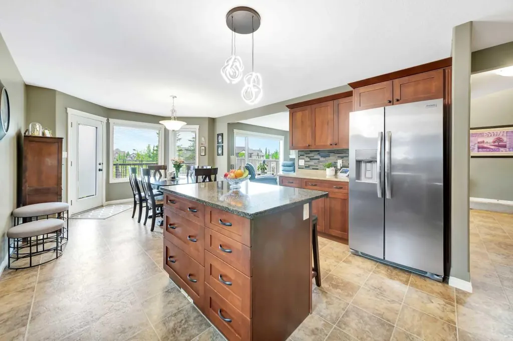 2111 56 Avenue Lloydminster AB T9V 2W2