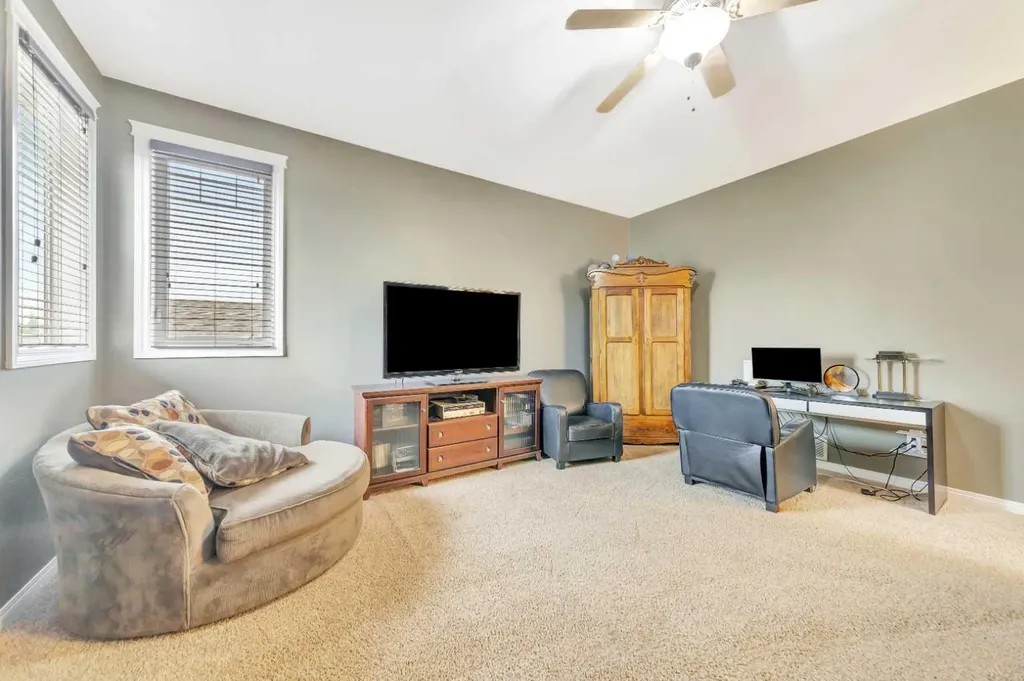 2111 56 Avenue Lloydminster AB T9V 2W2