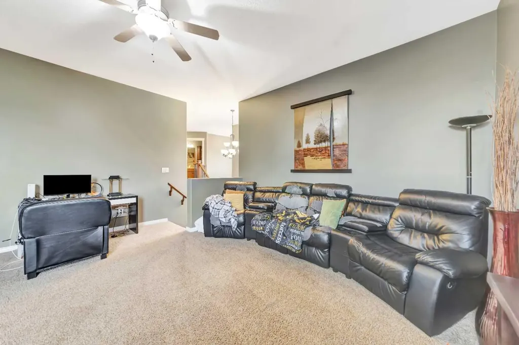 2111 56 Avenue Lloydminster AB T9V 2W2
