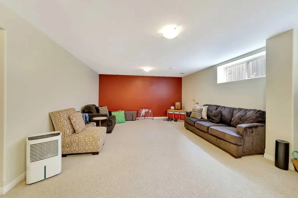 2111 56 Avenue Lloydminster AB T9V 2W2