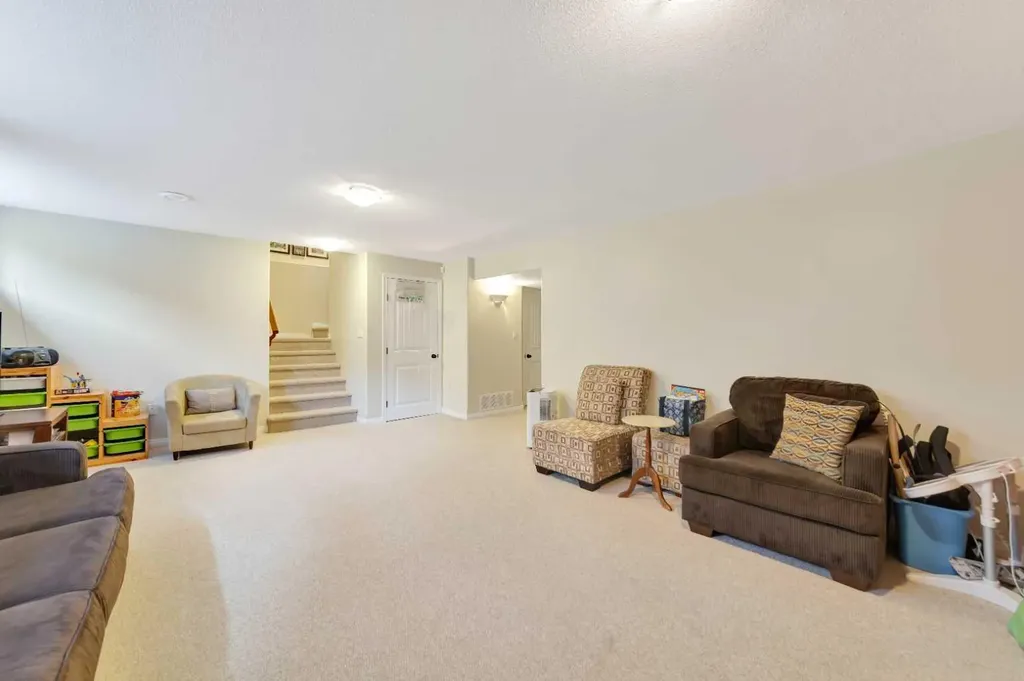 2111 56 Avenue Lloydminster AB T9V 2W2