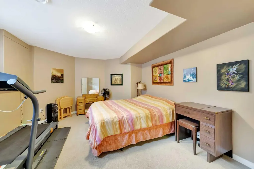 2111 56 Avenue Lloydminster AB T9V 2W2