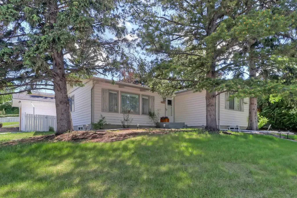 185 Springwood Drive SW Calgary AB T2W 0L2