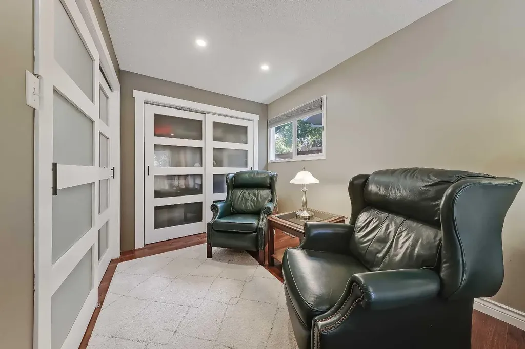 185 Springwood Drive SW Calgary AB T2W 0L2