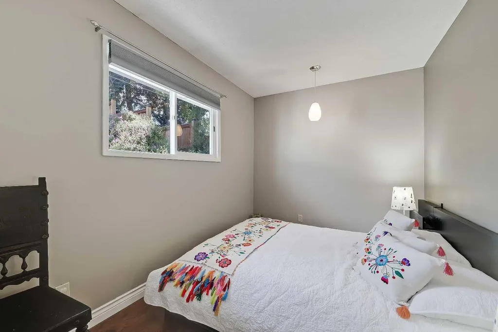 185 Springwood Drive SW Calgary AB T2W 0L2