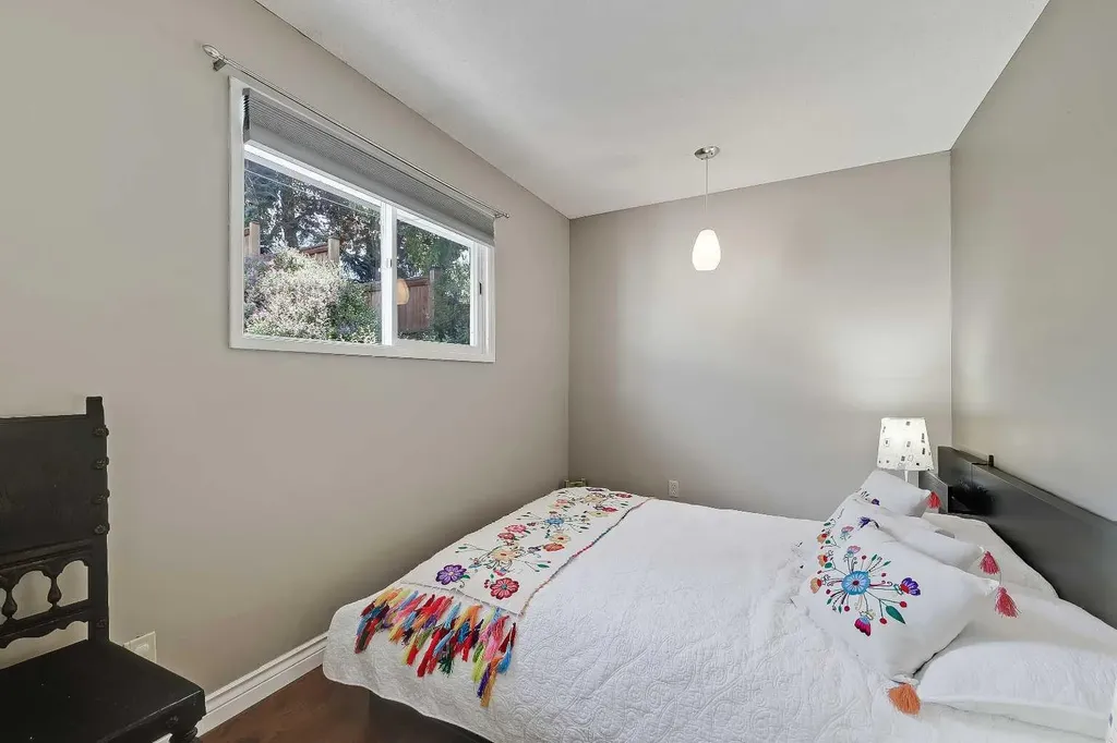 185 Springwood Drive SW Calgary AB T2W 0L2