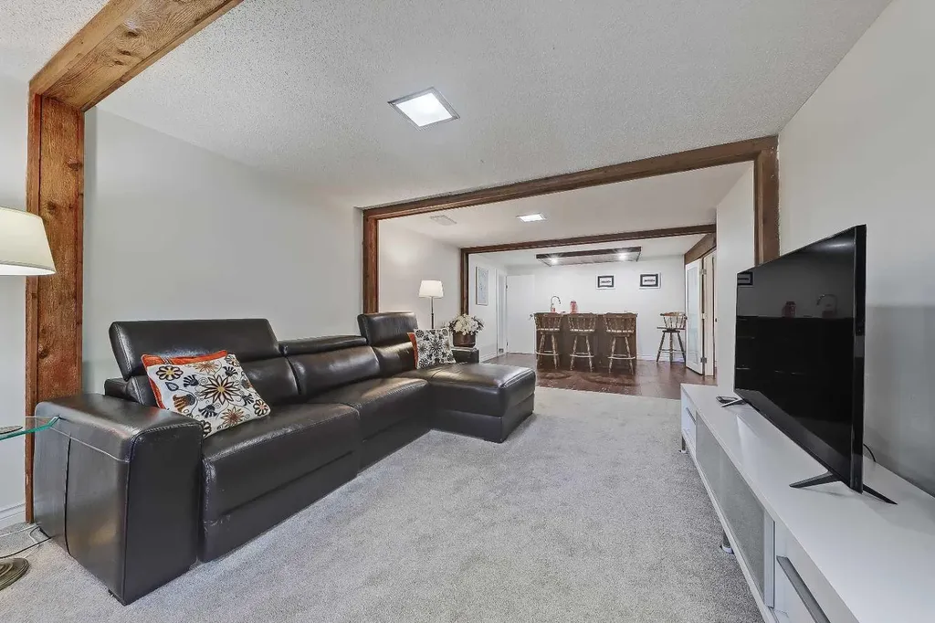 185 Springwood Drive SW Calgary AB T2W 0L2
